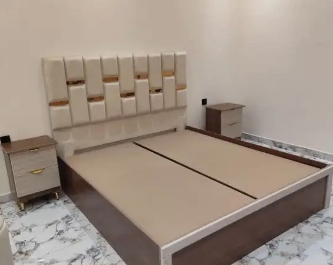 غرفة نوم بيج وبني موديل 04